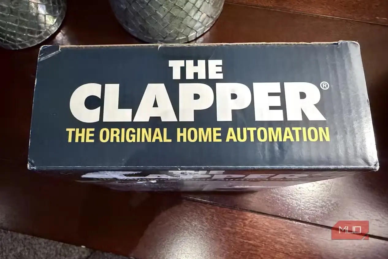 نمای بالای جعبه The Clapper