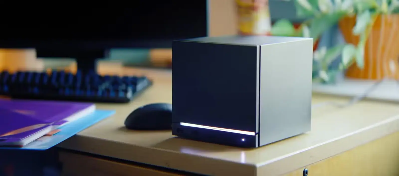 دستگاه Steam Machine روی یک میز