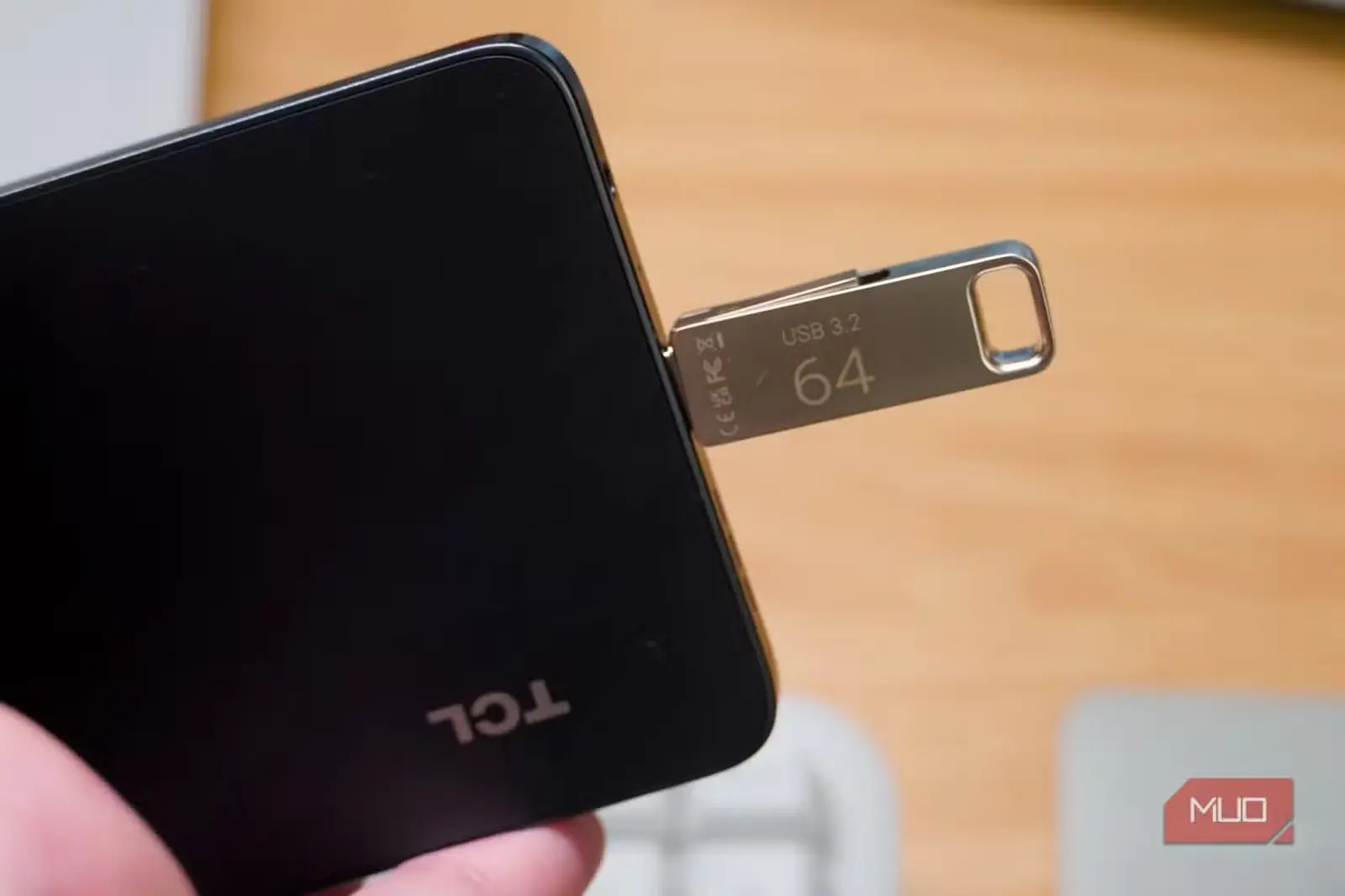 فلشدرایو USB-C متصل به گوشی اندرویدی