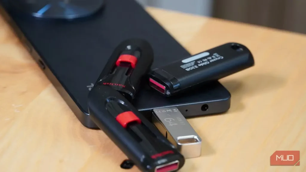 SSD، HDD و کارت SD دارم، اما هنوز هم نخست سراغ فلش‌درایو ۵ دلاری‌ام می‌روم