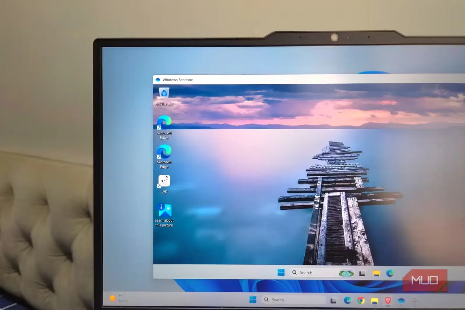 پنجره Windows Sandbox روی یک لپ‌تاپ