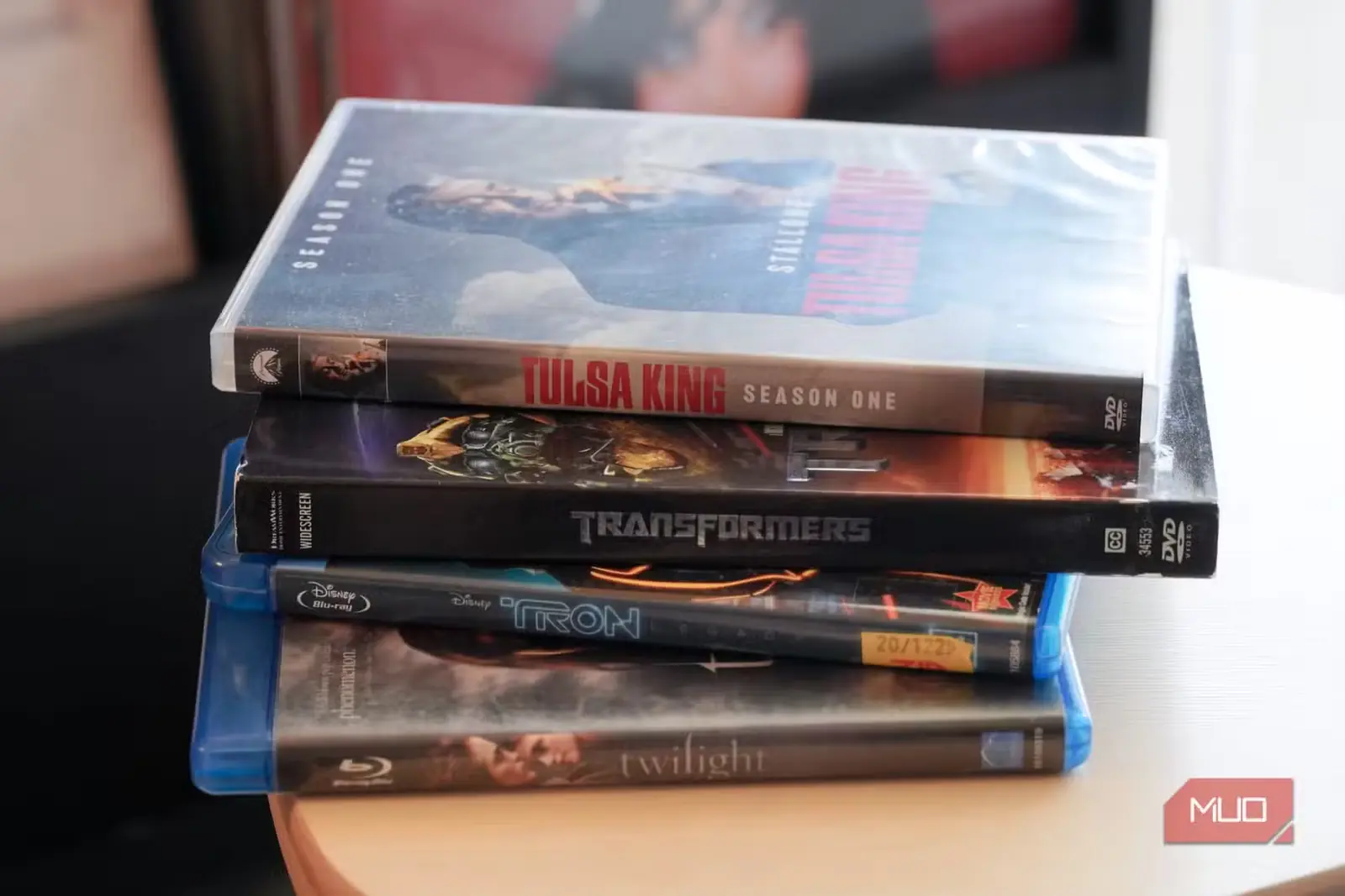 انبوهی از جعبههای Blu-ray و DVD