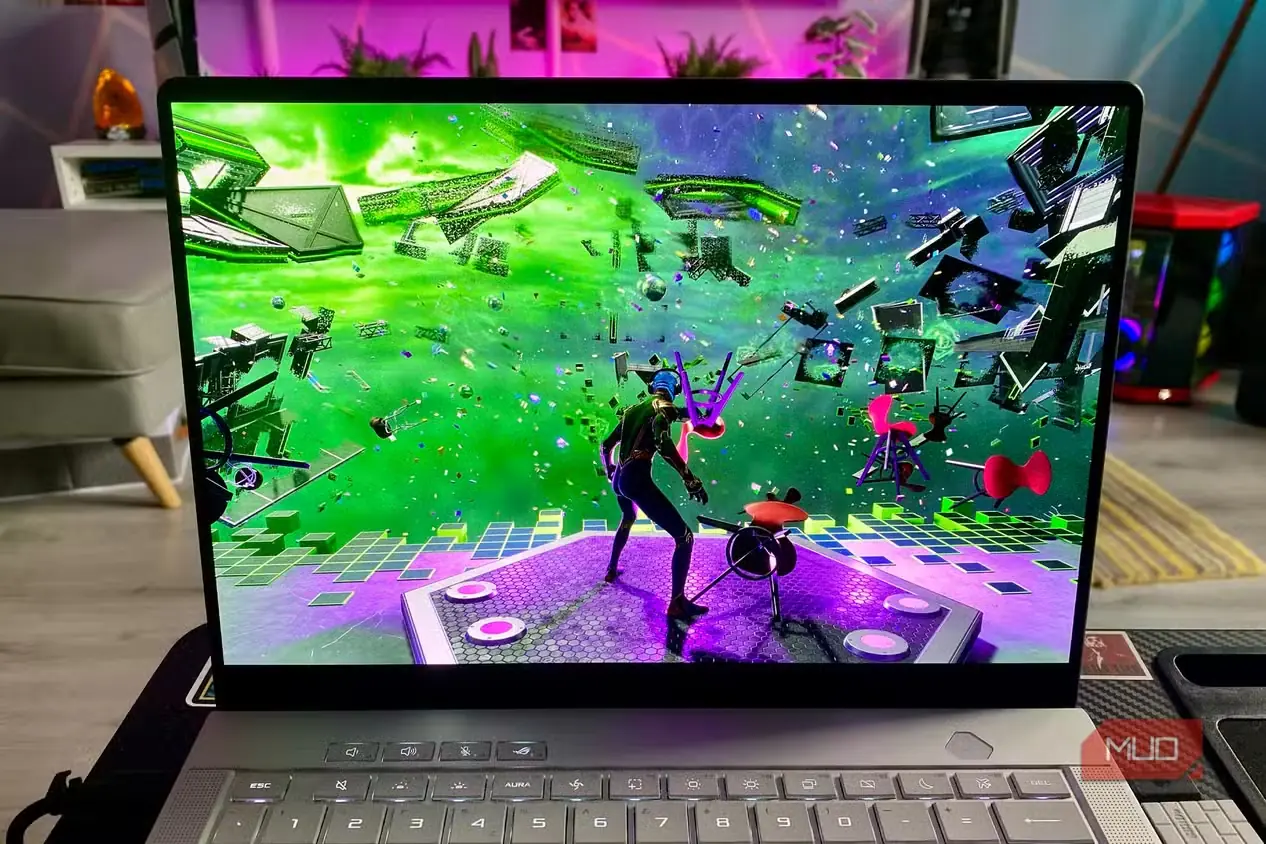 بازی مرد عنکبوتی مارول 2 روی لپ‌تاپ گیمینگ ایسوس ROG G14 مدل 2025