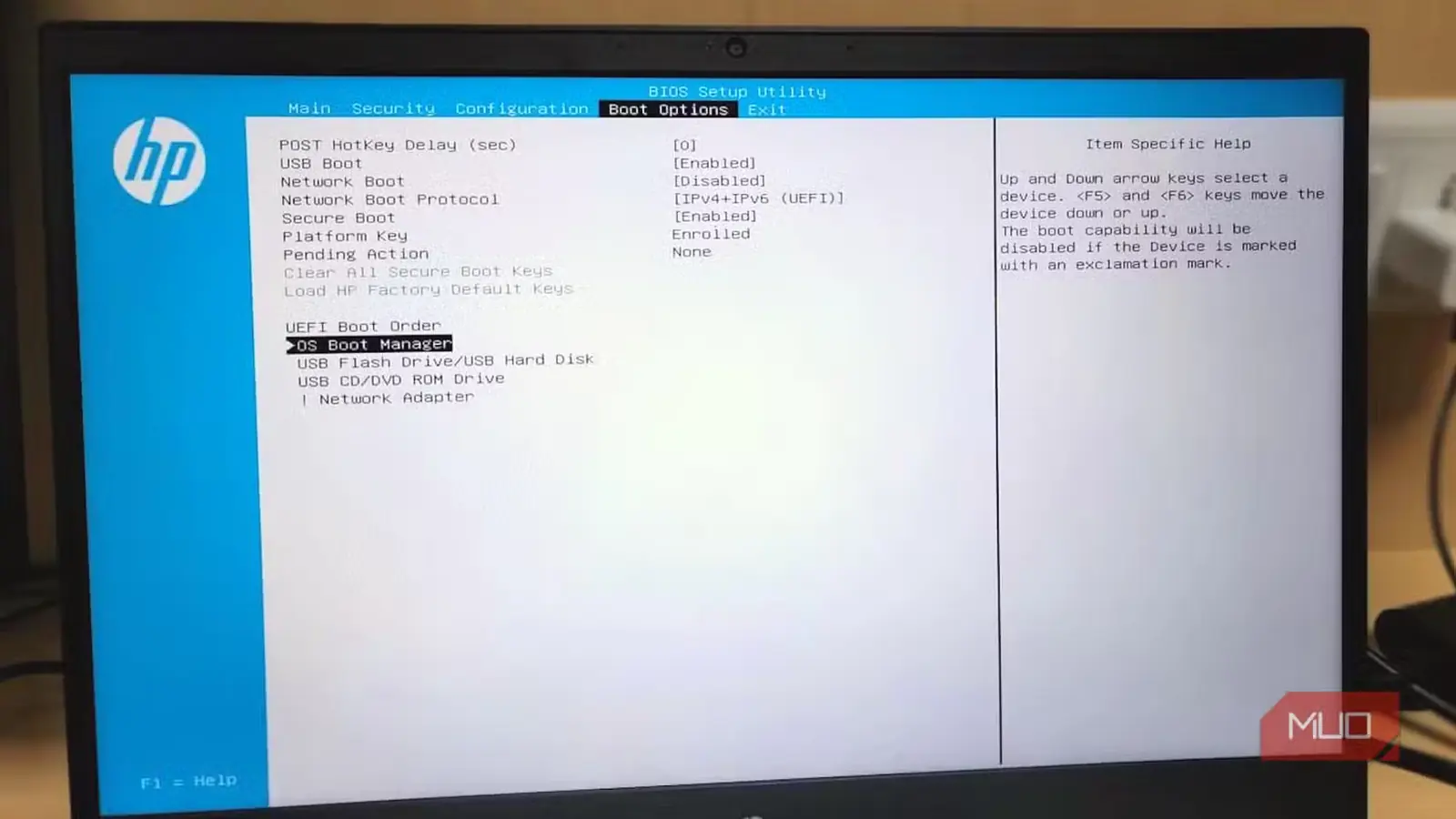 صفحهٔ BIOS روی نمایشگر لپتاپ