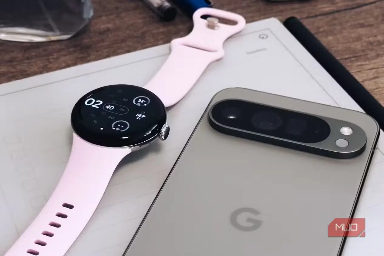 ساعت Google Pixel Watch 3 در کنار گوشی Pixel 9 Pro XL