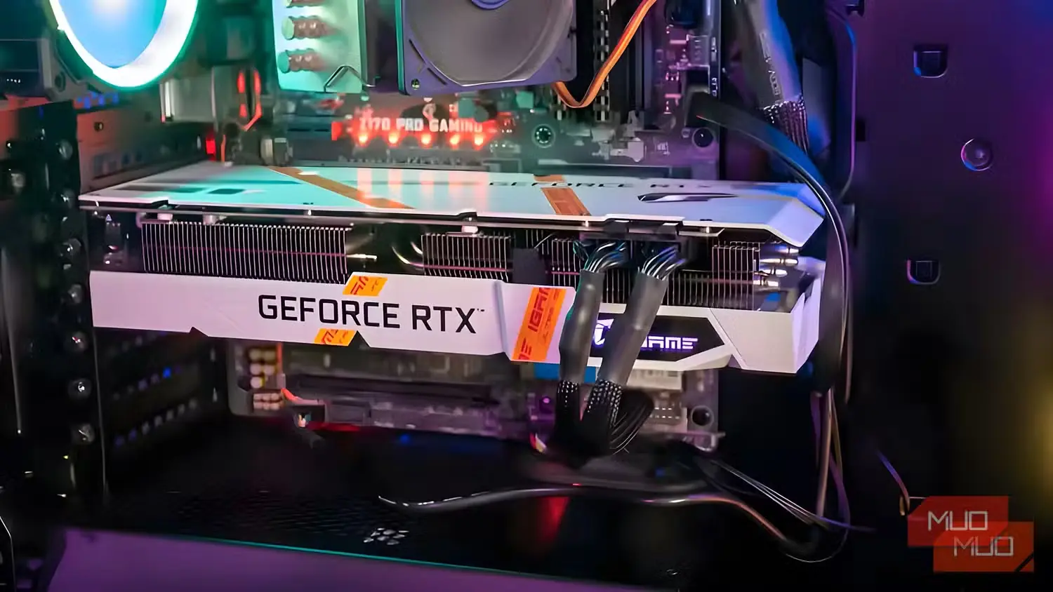 نمای کناری کارت گرافیک RTX 3060