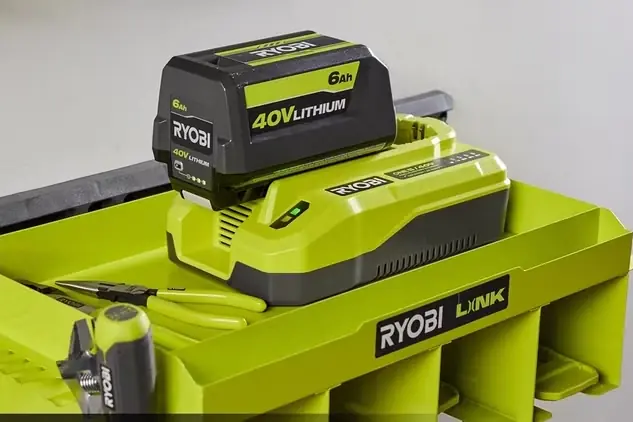 شارژر دومنظورهٔ Ryobi با باتری متصل 40V