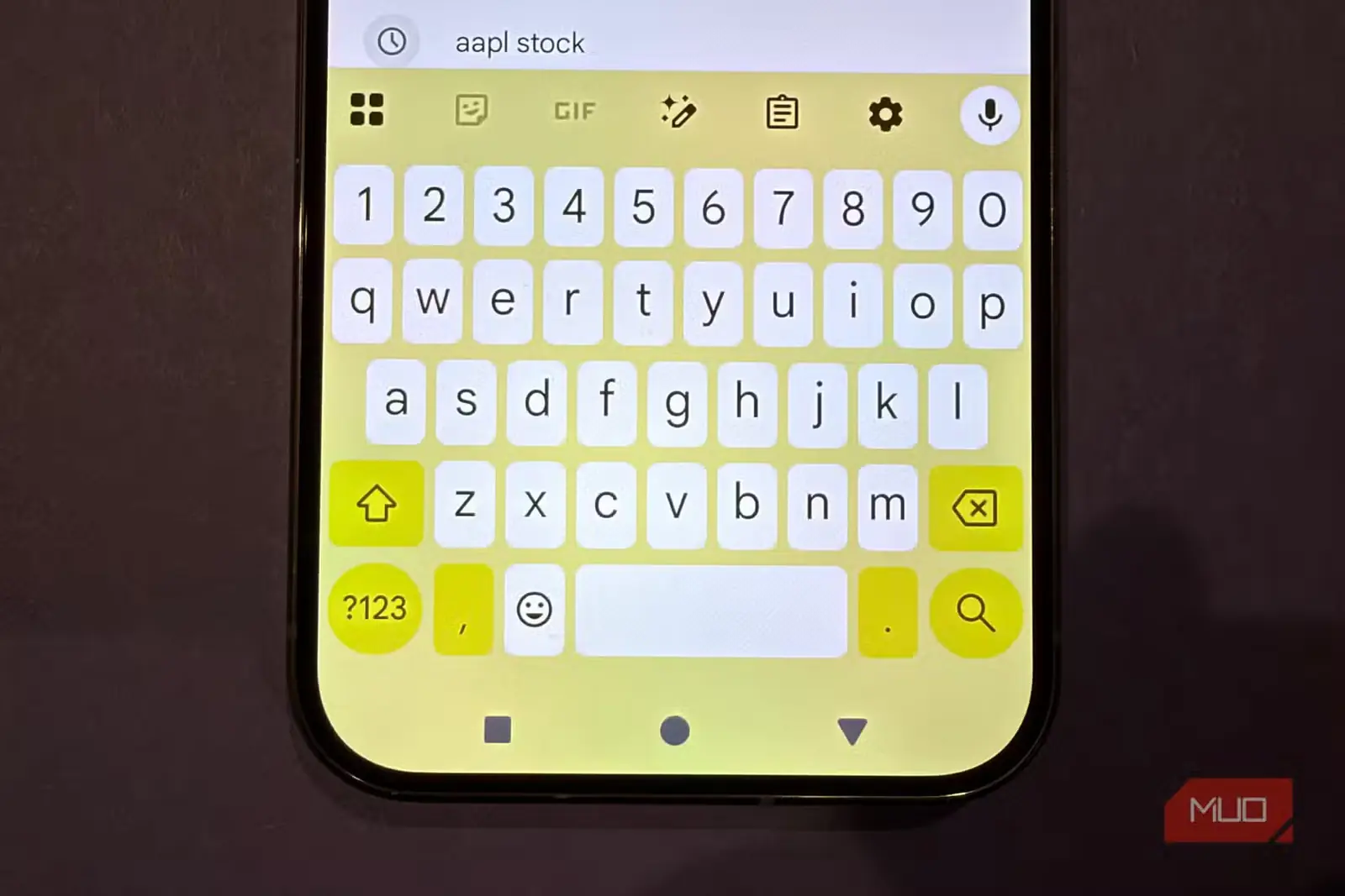 صفحهکلید همراه دکمههای پیمایش Android