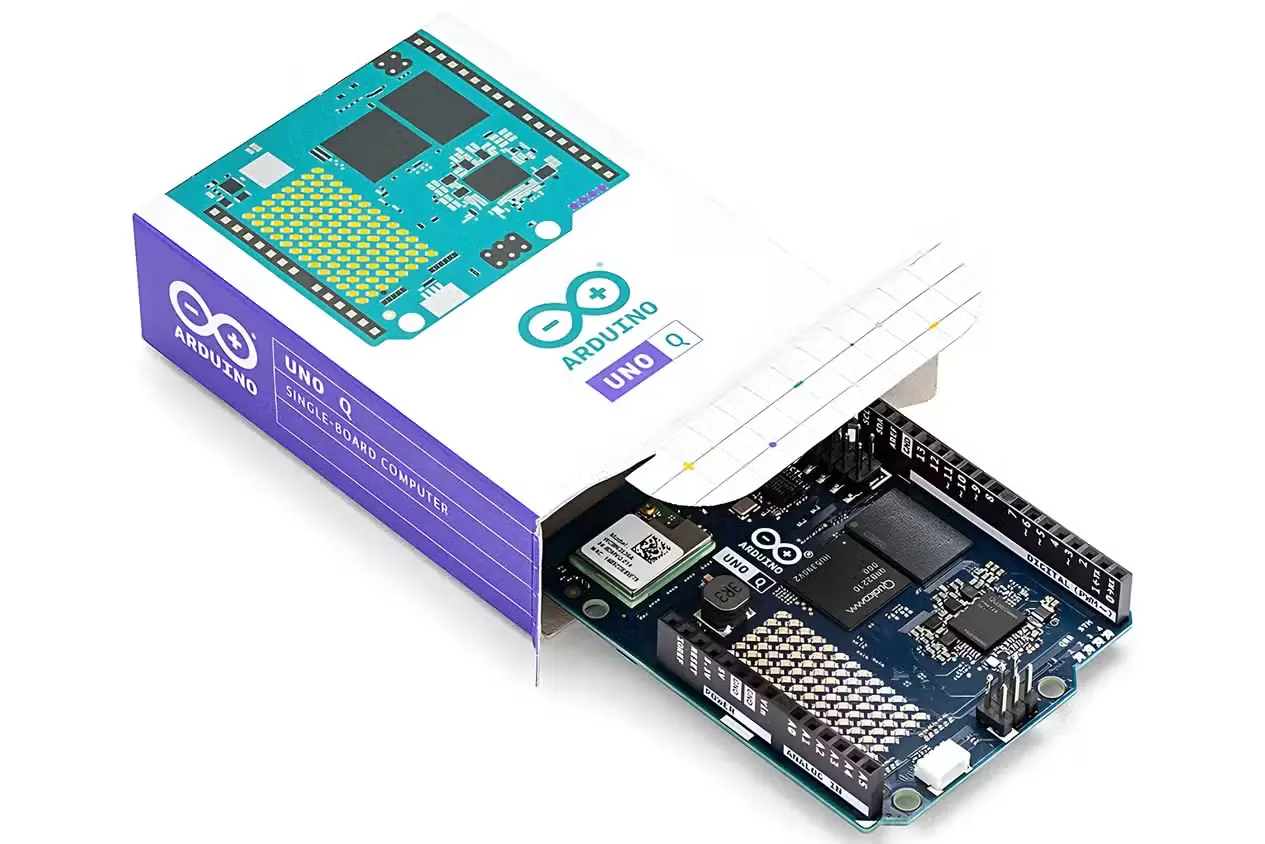 جعبهگشایی برد Arduino UNO Q