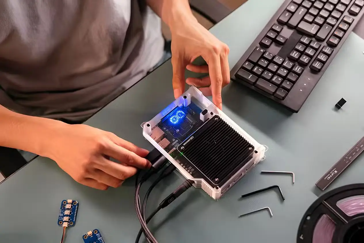 نمای کاربردی برد Arduino VENTUNO Q در محیط کار