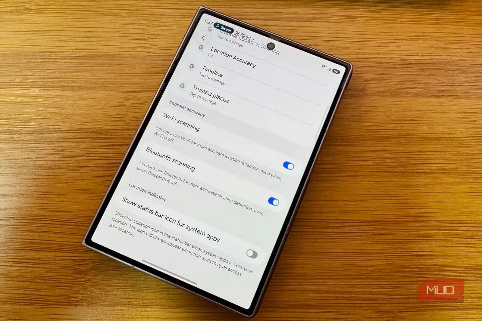 کلیدهای روشن Wi-Fi و Bluetooth