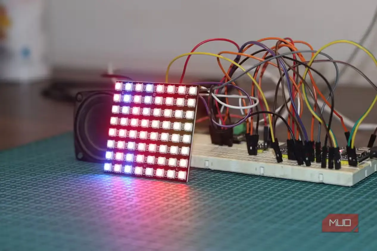 دستیار صوتی مبتنی بر ESP32 همراه با ماتریس RGB