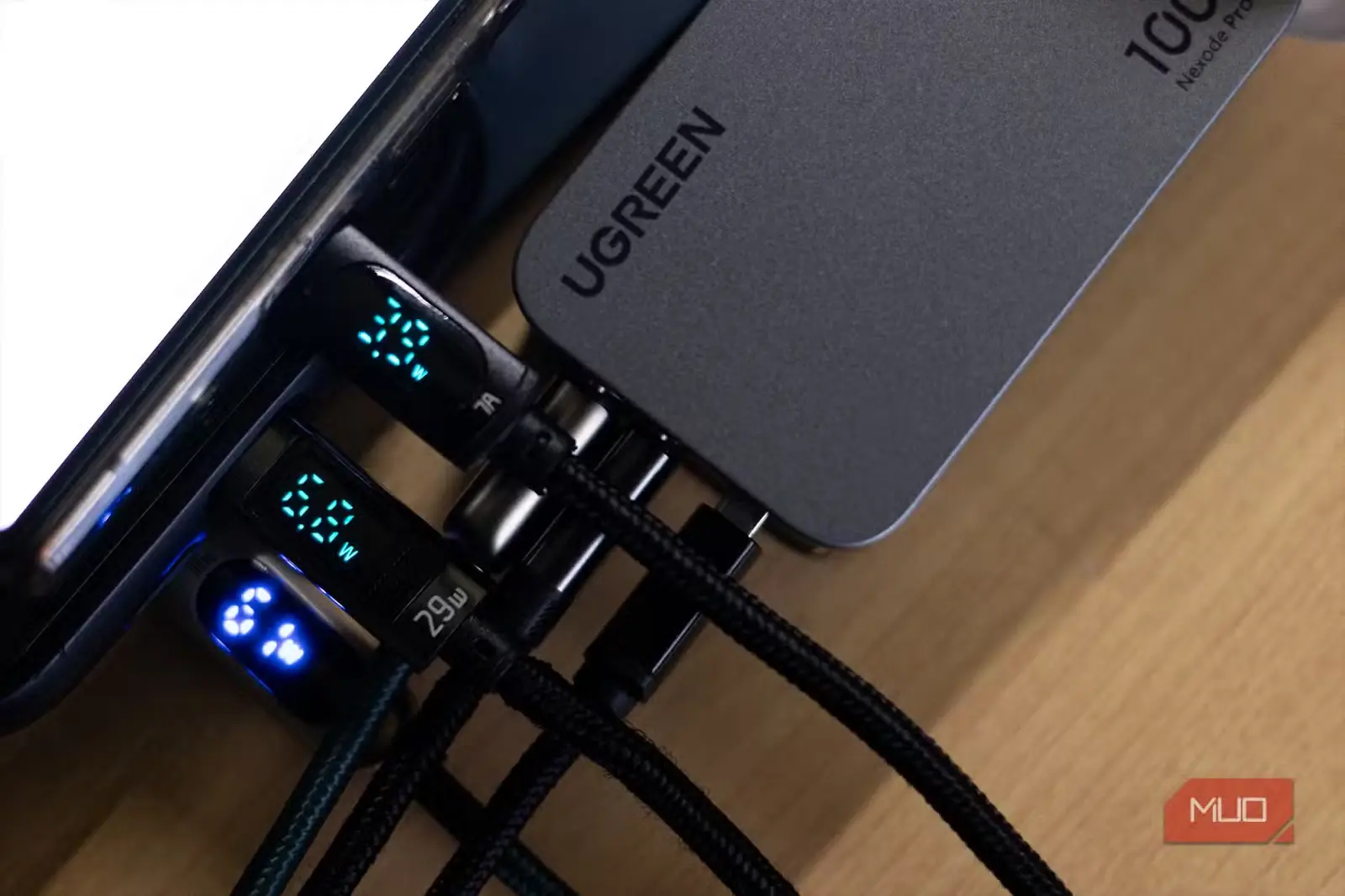 شارژرهای دیواری Ugreen Nexode Pro 100W USB-C با نمایش توان خروجی
