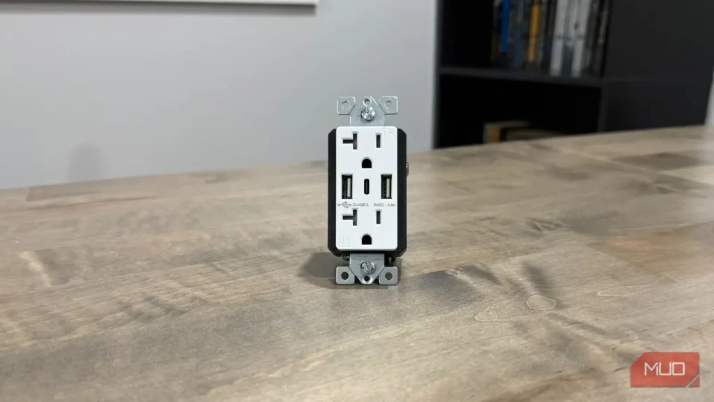 درگاه‌های USB دیواری که بهتر است نصب نکنید
