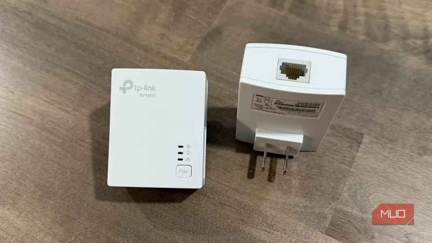نمای زیرین آداپتور پاورلاین TP-Link