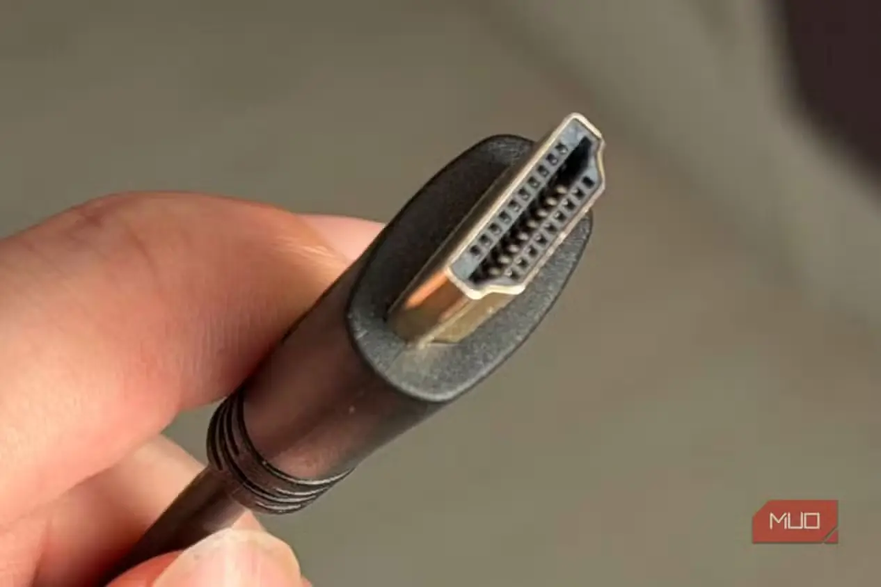 نمای نزدیک از پایههای اتصالدهنده HDMI