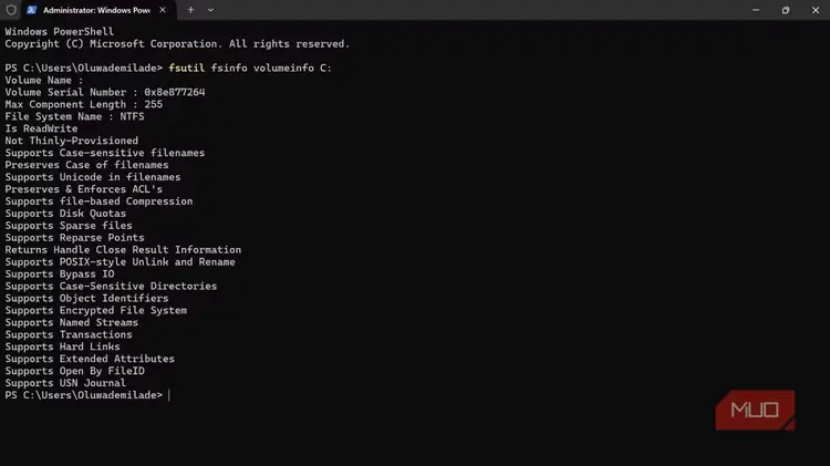 اجرای فرمان fsutil volume info در Windows PowerShell