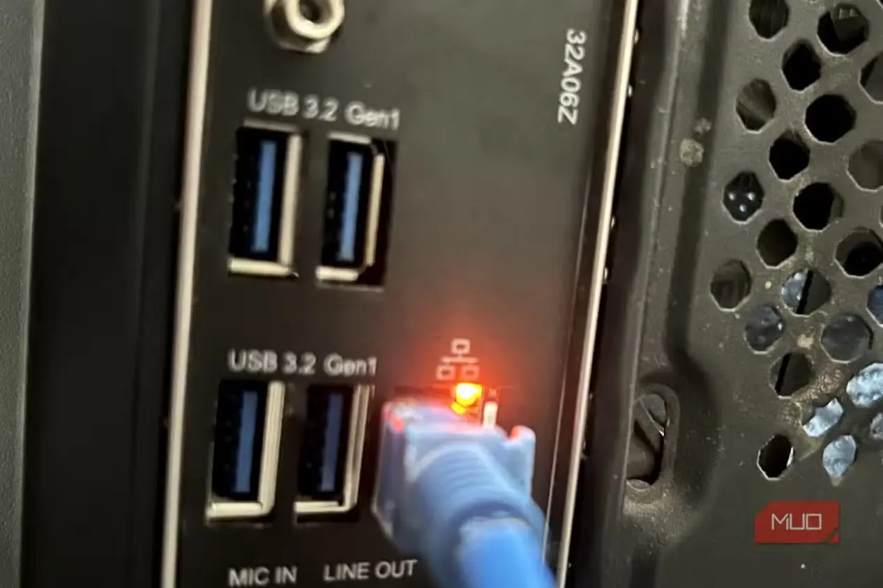 نمای چند درگاه USB رایانه