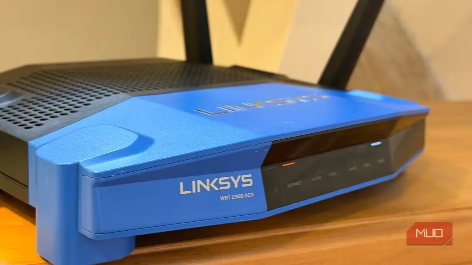 نمای پرسپکتیو سهنقطهای از روتر Linksys