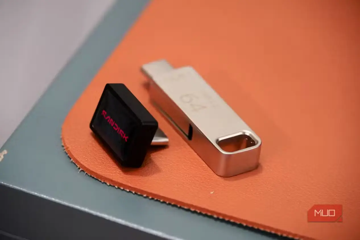 مقایسه فلش SanDisk Extreme Fit با یک فلش معمولی 64GB