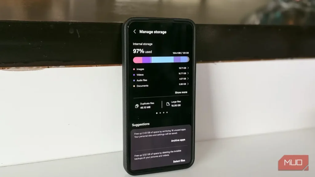 حافظه گوشی Android من پر شد و بدون حذف یا بارگذاری هیچ فایلی مشکل را برطرف کردم