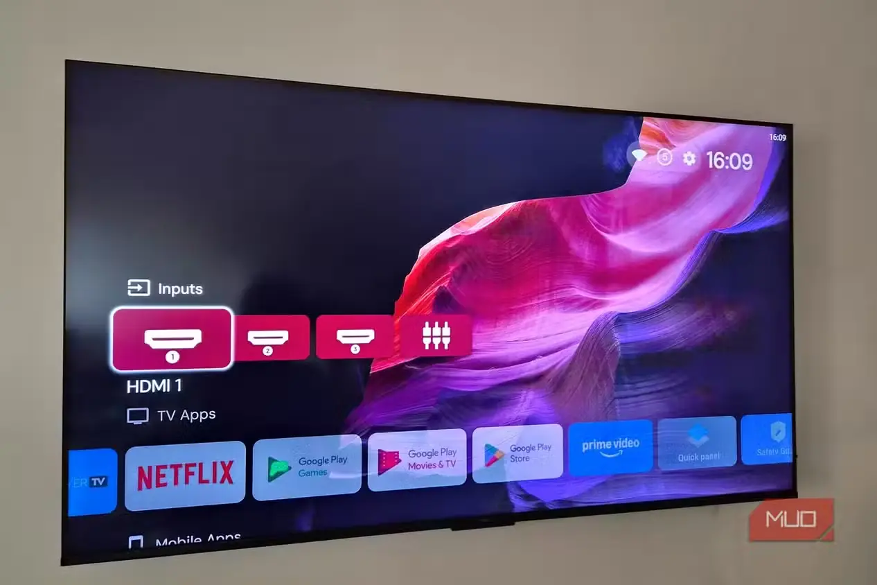 نمای Projectivy Launcher روی تلویزیون TCL
