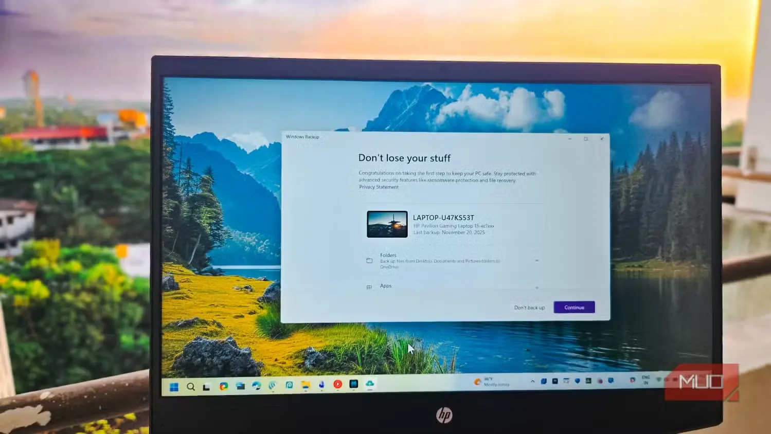 برنامه Windows Backup بازشده روی لپتاپ HP