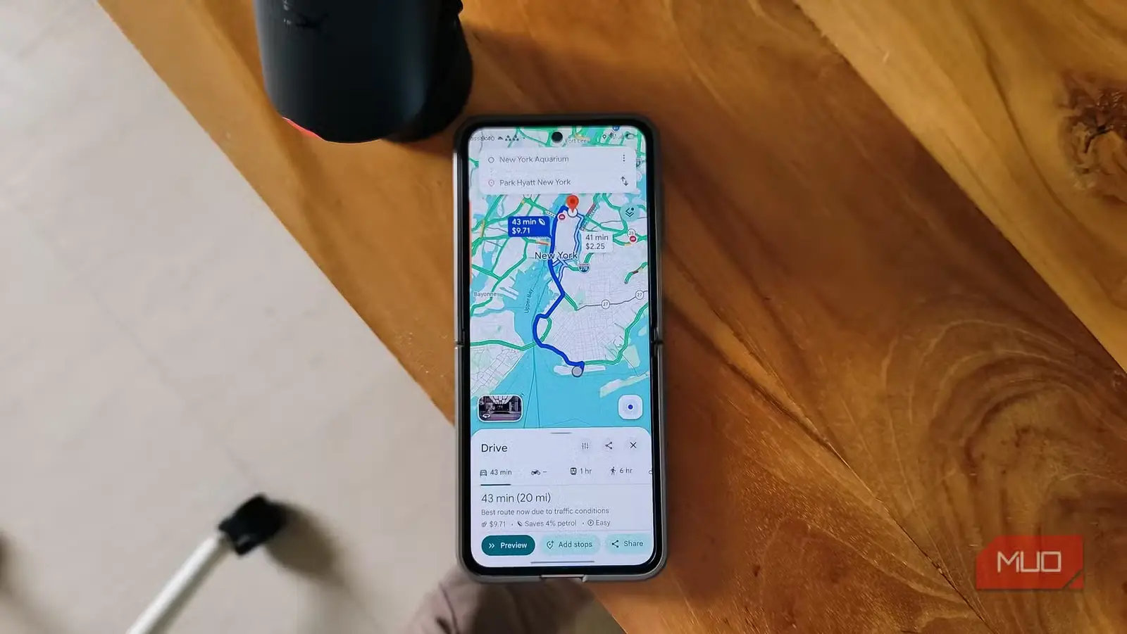 نمایش مسیر مسیریابی از آکواریوم نیویورک تا هتل پارک حیات روی گوشی هوشمند در Google Maps
