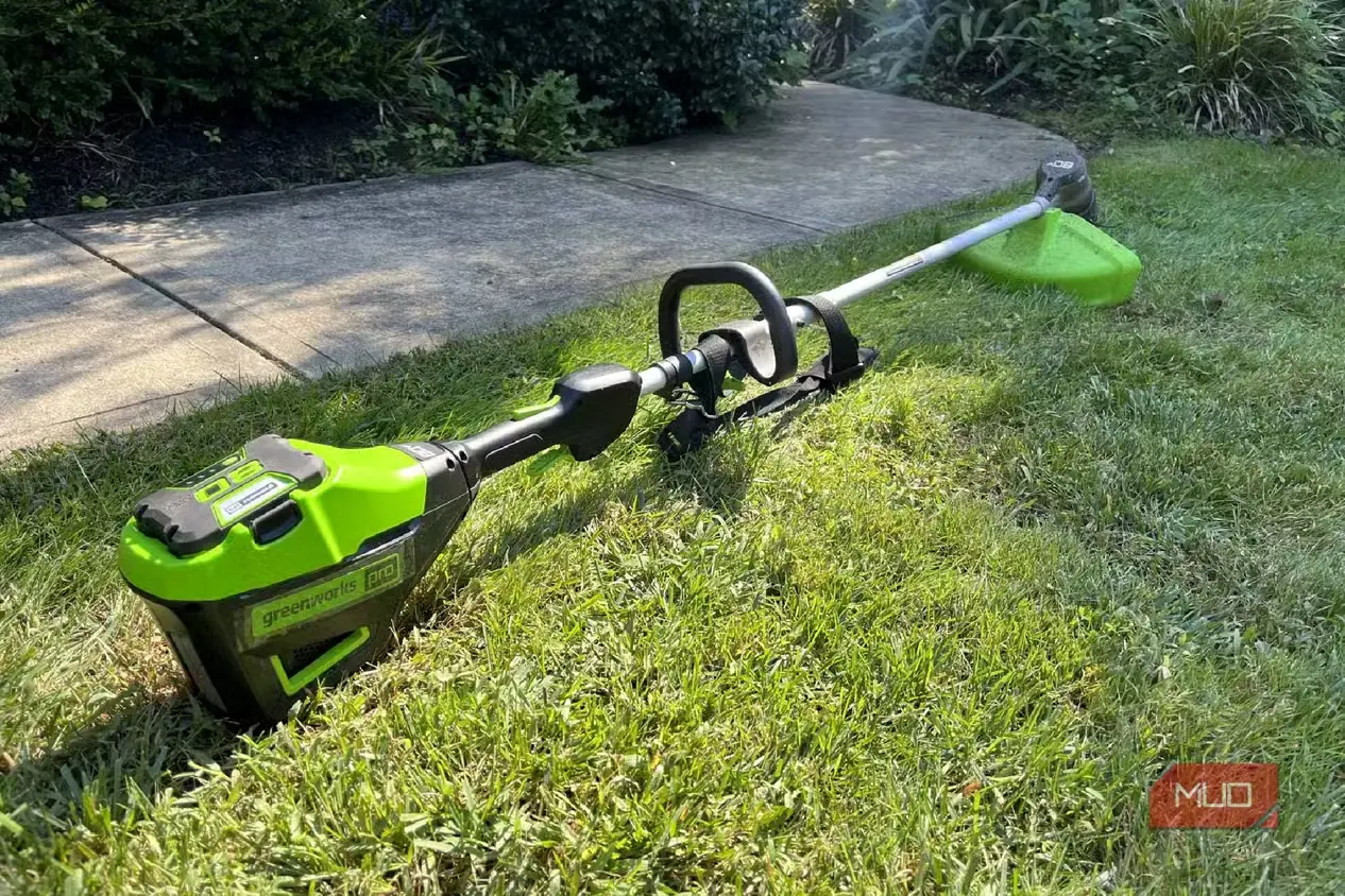 علفزن نخی 80V شرکت Greenworks در حالت ثابت