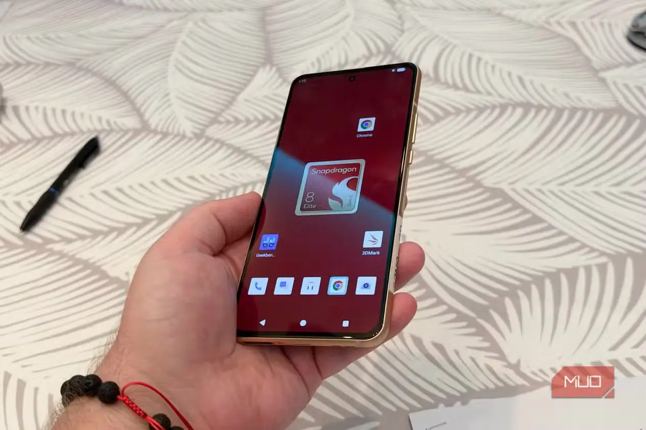 نمای دستگاه مرجع Snapdragon 8 Elite Extreme Gen 6