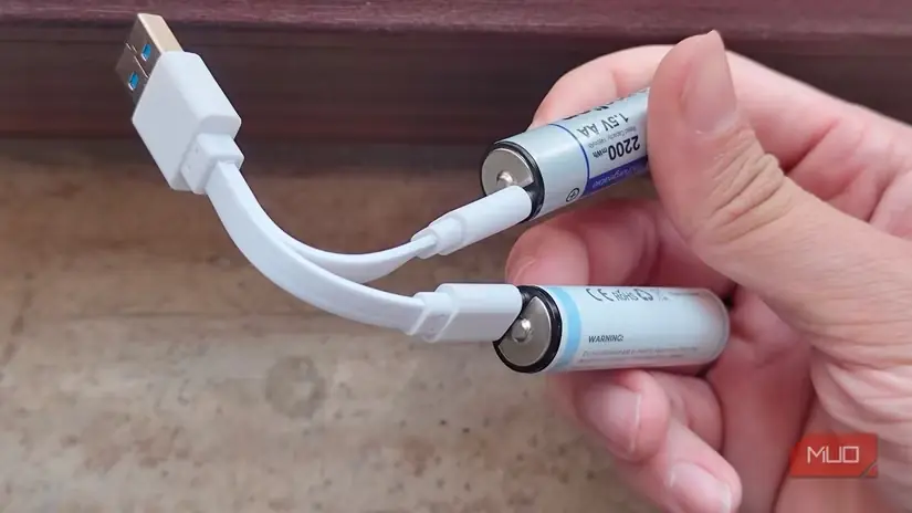 یک جفت باتری قلمی شارژی USB-C AA مدل Large-1