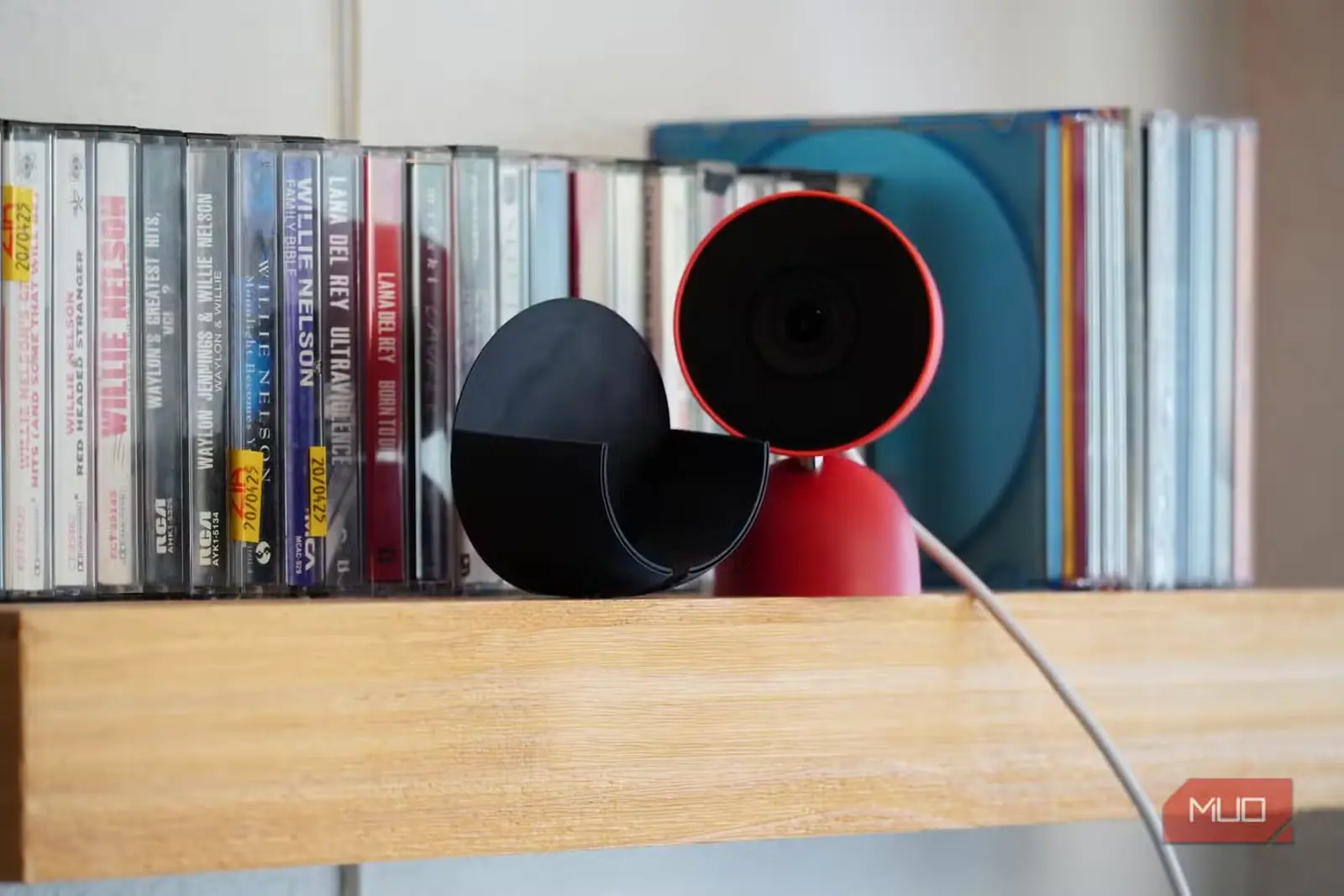 پوشش دوربین چاپشده سهبعدی در کنار Nest Cam Indoor
