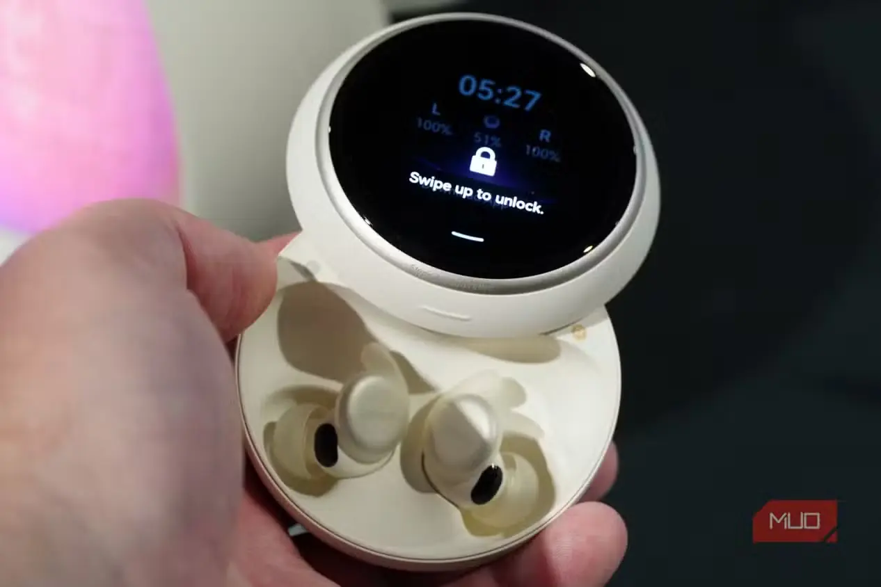 کیس ایرباد Soundcore Sleep 4 Pro با نمایشگر لمسی داخلی