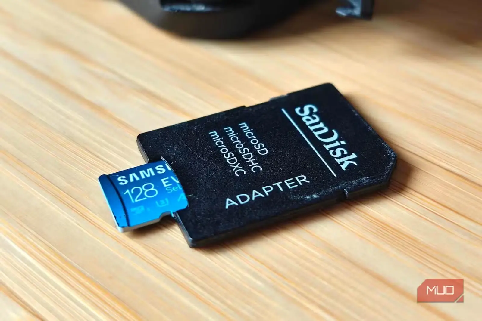 کارت microSD درون مبدل کارت SD