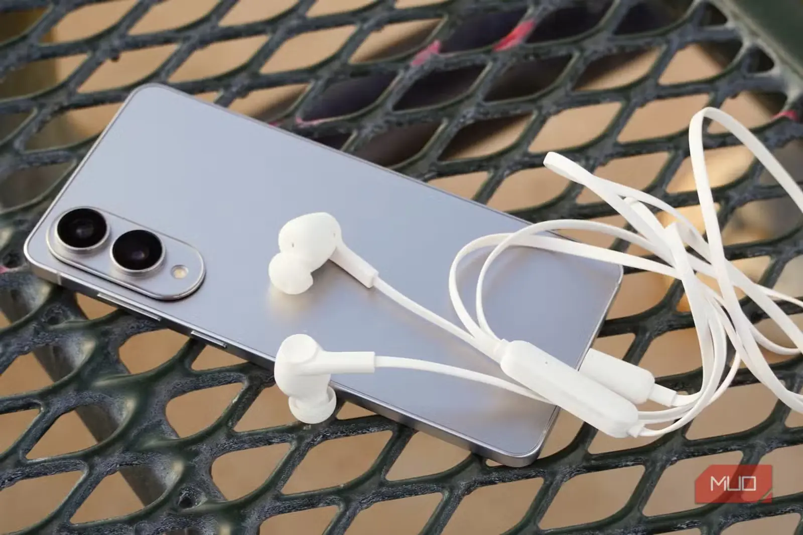 ایربادهای سیمی مجهز به USB-C