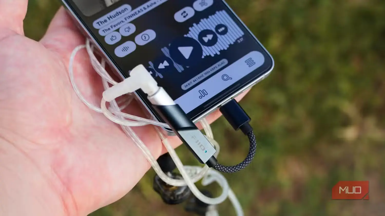 مبدل Fiio KA11 DAC متصل به گوشی Galaxy S25 Edge