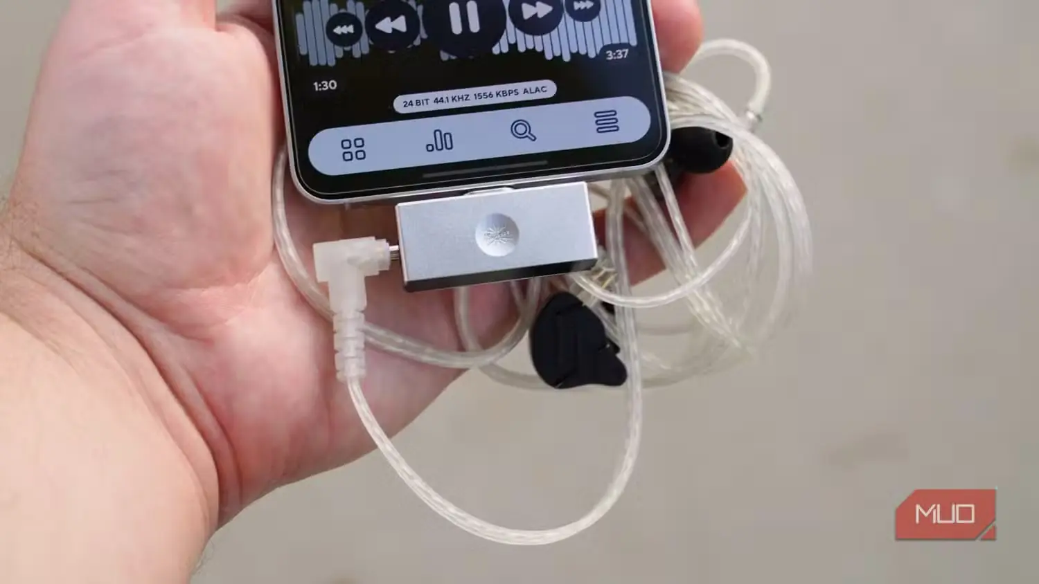 مبدل DAC متصل به یک گوشی Android