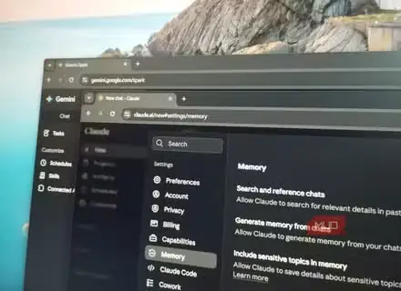 تنظیمات حافظهٔ Claude که در Chrome باز شده و Google Gemini در پس‌زمینه دیده می‌شود
