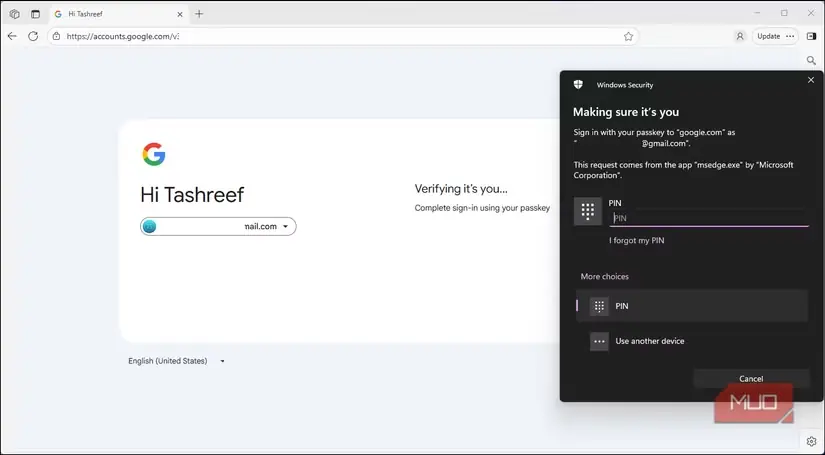 صفحه ورود Google با درخواست کلید عبور