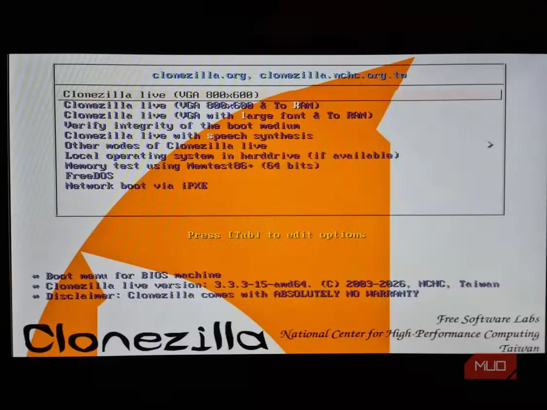 صفحه آغازین راهاندازی Clonezilla Live و منوی بوت آن
