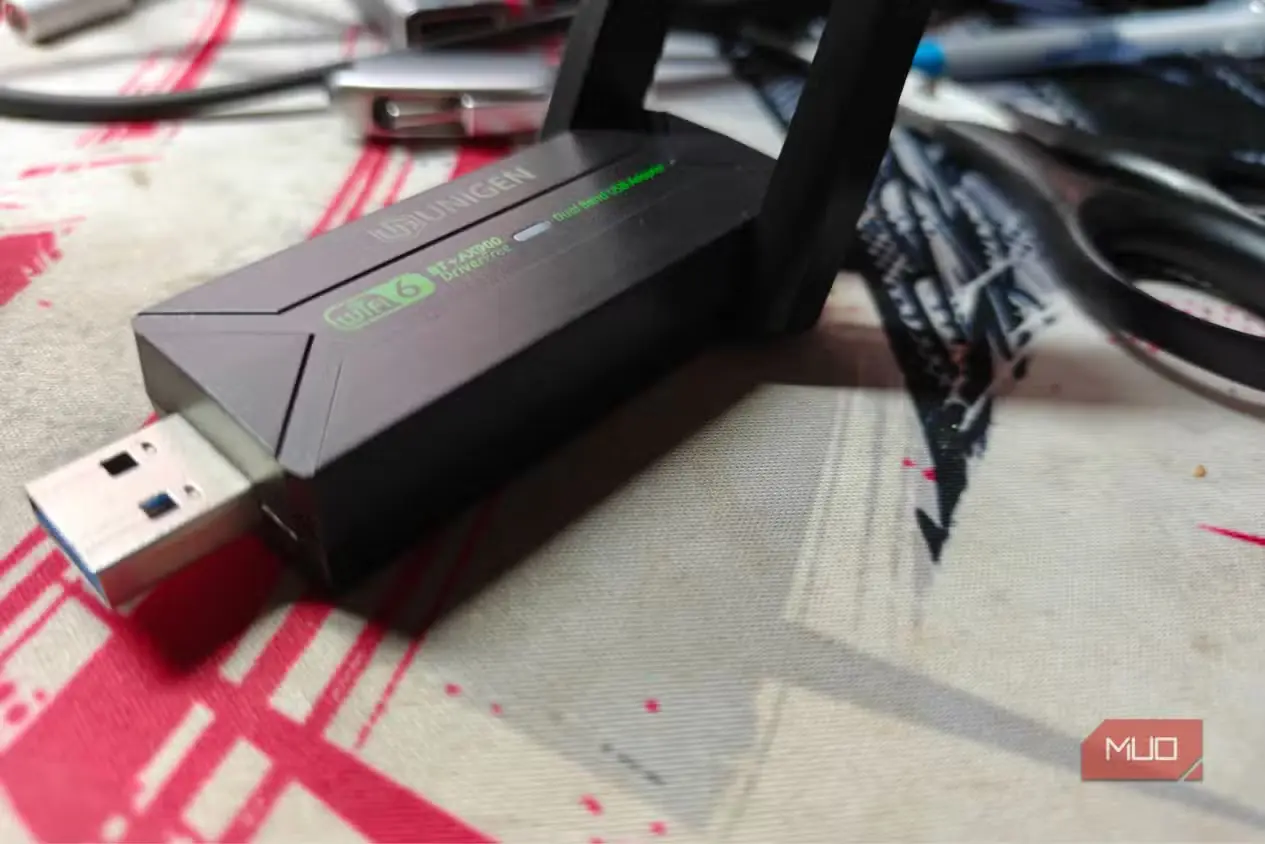 نمای جلویی کارت وایفای USB