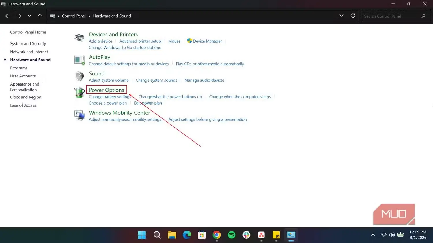 انتخاب گزینههای مصرف برق در کنترلپنل Windows، تصویر ۱