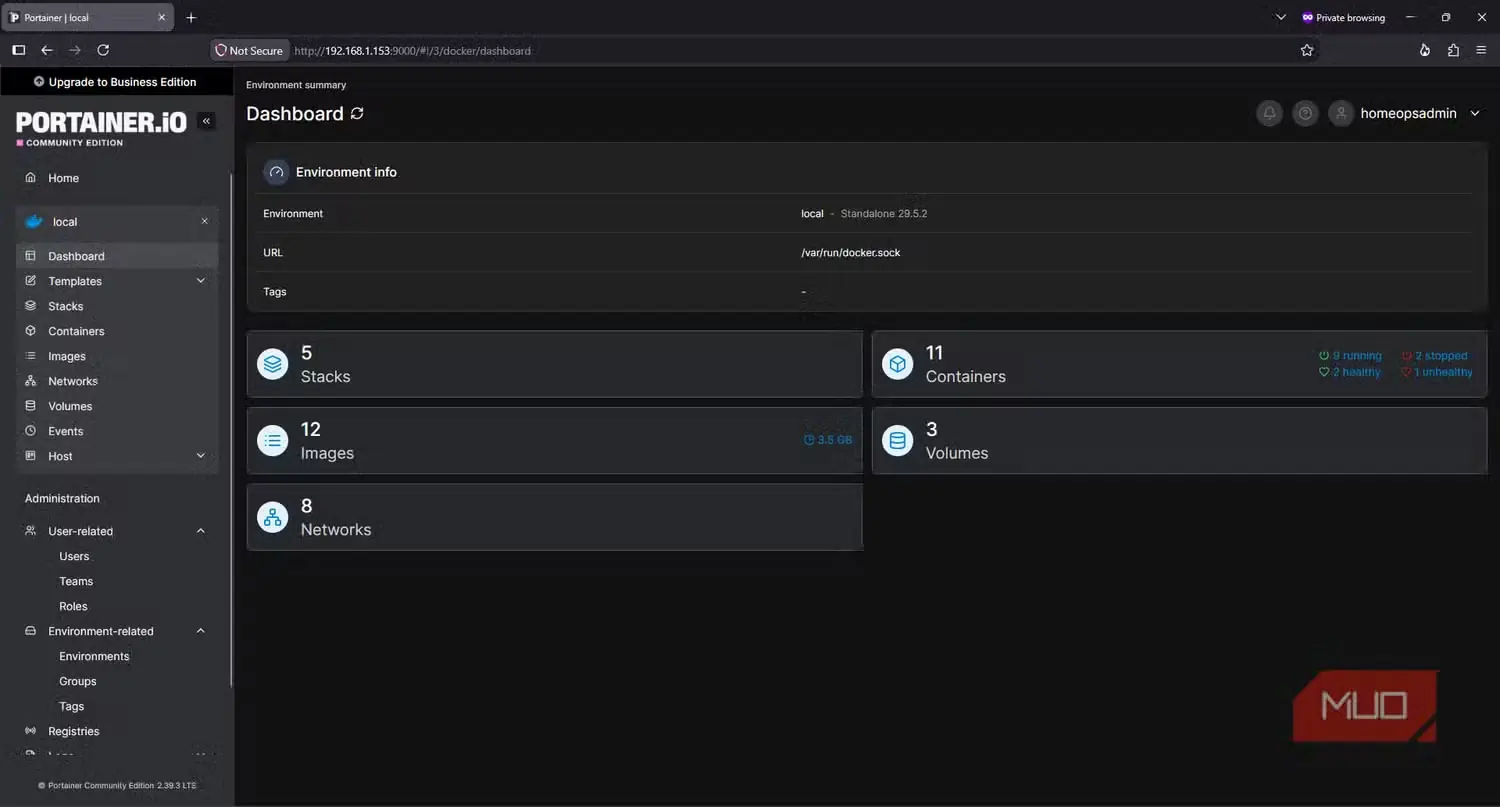 پیشخوان Portainer با نمایش محیط Docker در حال اجرا روی سرور Home Ops