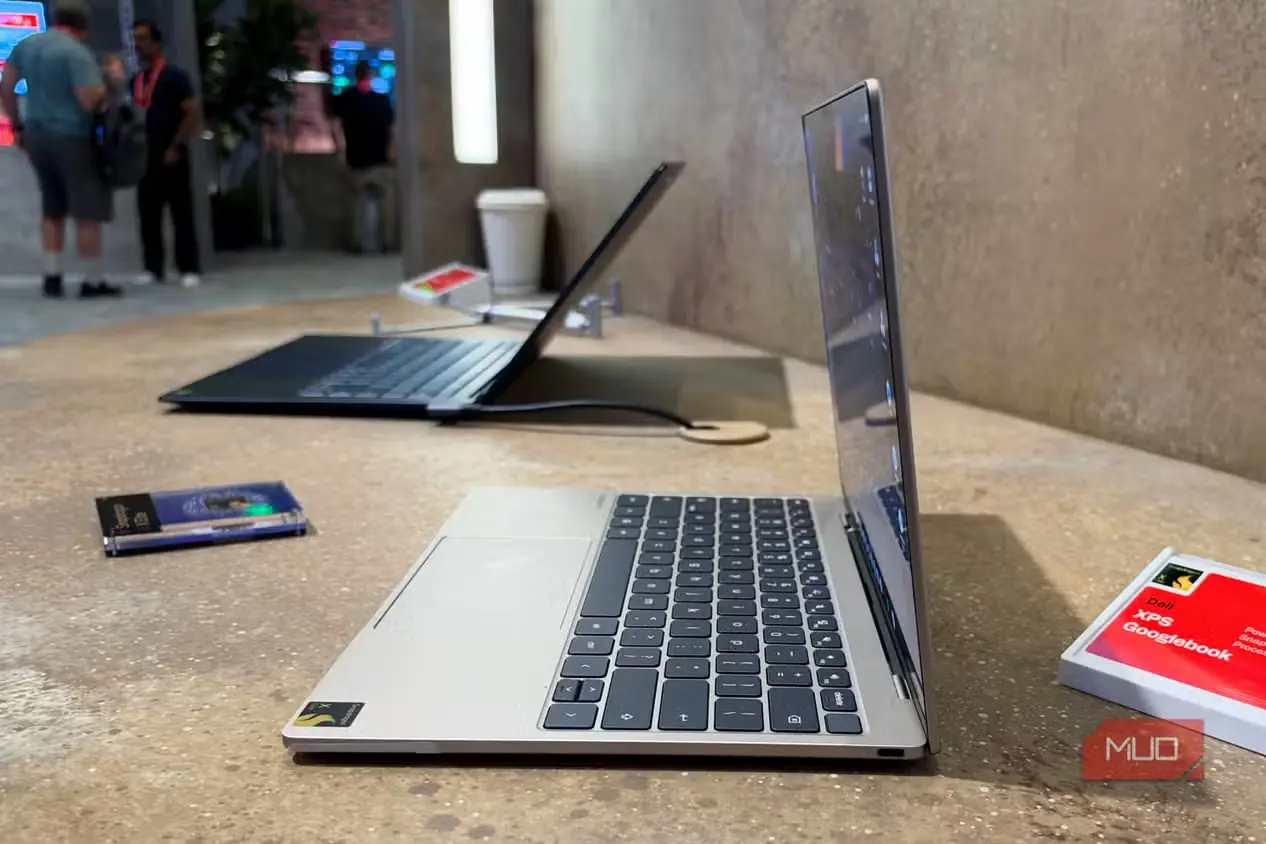 نمای جانبی گوگلبوک Dell XPS