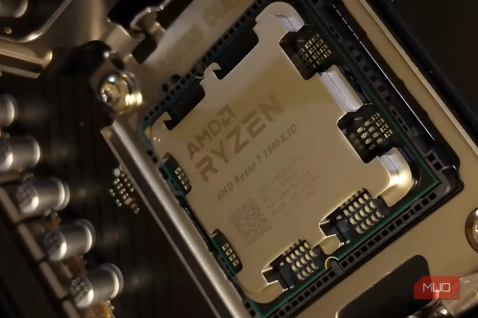 نمای نزدیک پردازندهٔ Ryzen 7800X3D