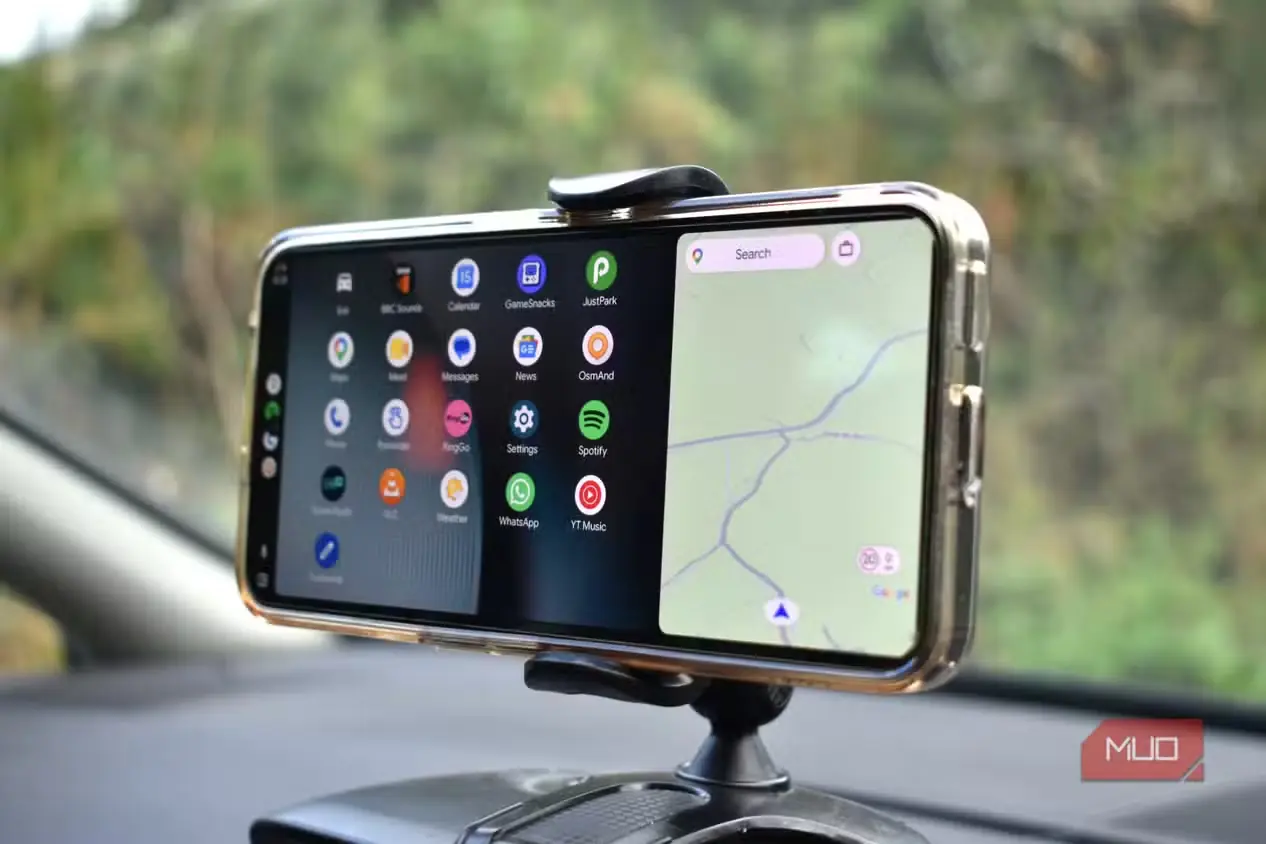 برنامه بازشده Open Headunit برای Android Auto با نمایش نقشه و برنامههای اندرویدی
