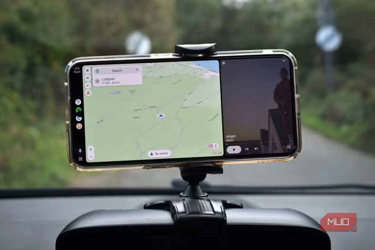برنامه بازشده Open Headunit برای Android Auto با نمایش نقشه و Spotify