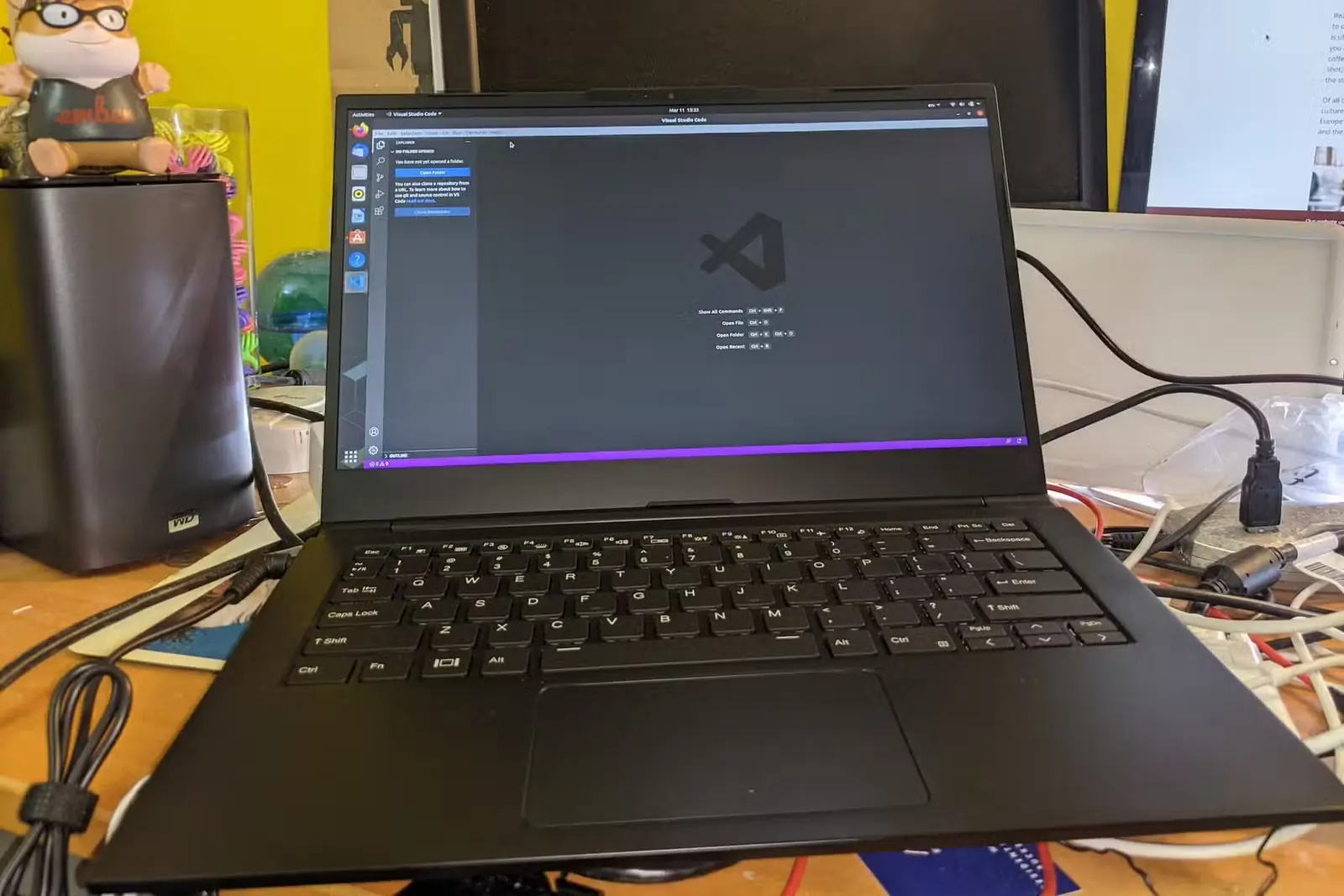 بازگشایی جعبهٔ لپتاپ تازهٔ System76 Lemur Pro