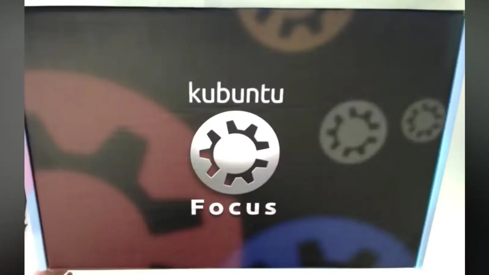 جعبهٔ بستهبندی لپتاپ Kubuntu Focus