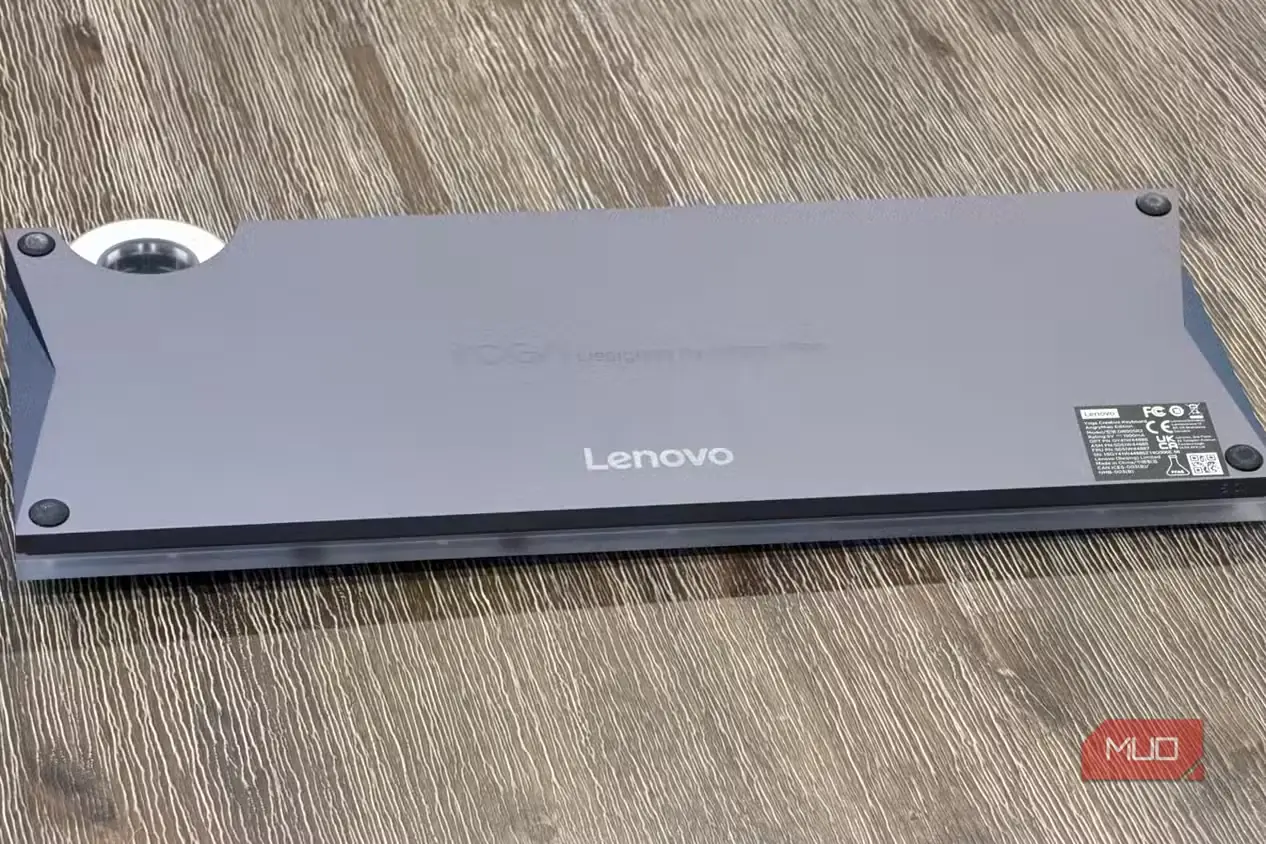 نمای پشت صفحهکلید Lenovo Yoga Creative Keyboard